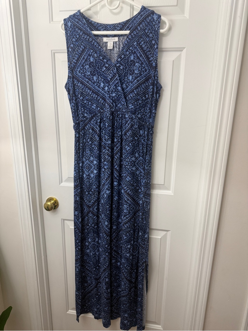 Motherhood Blue Printed Sleeveless Maxi Dress